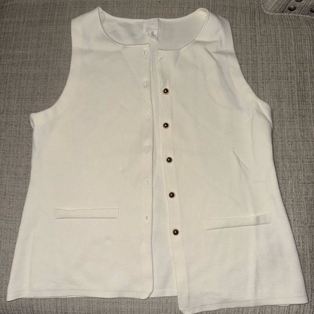 ⭐️H&M Cream Colored Sleeveless Button-Down Knit